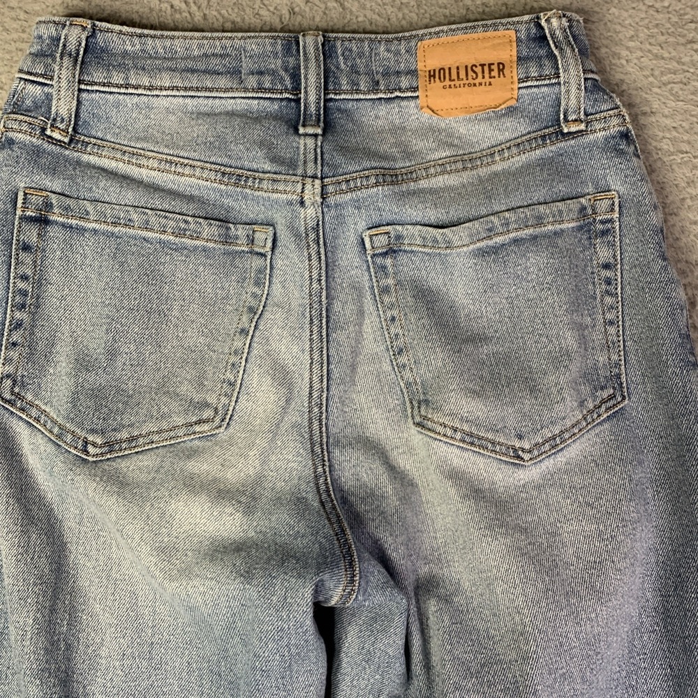 Hollister Ultra High Rise Dad Jean Women's size 27x32 Blue Denim - Picture 13 of 14